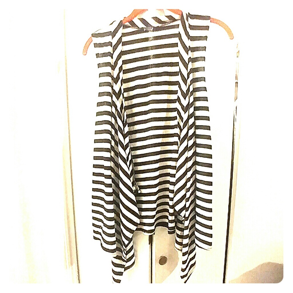 Sleeveless striped cardigan (asymmetrical)